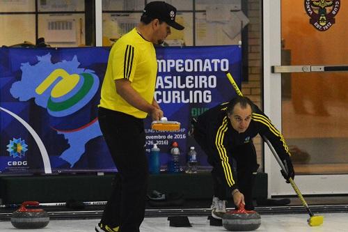 Equipes masculina e feminina do Brasil enfrentam EUA entre 27 e 29 de janeiro por uma vaga no Mundial de Curling desta temporada / Fotos: Divulgação CBDG